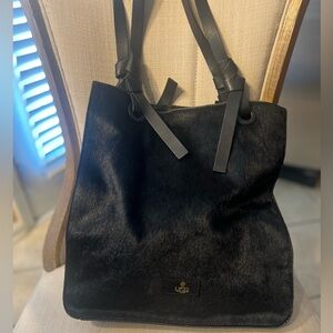 Black faux fur Ugg tote bag🖤